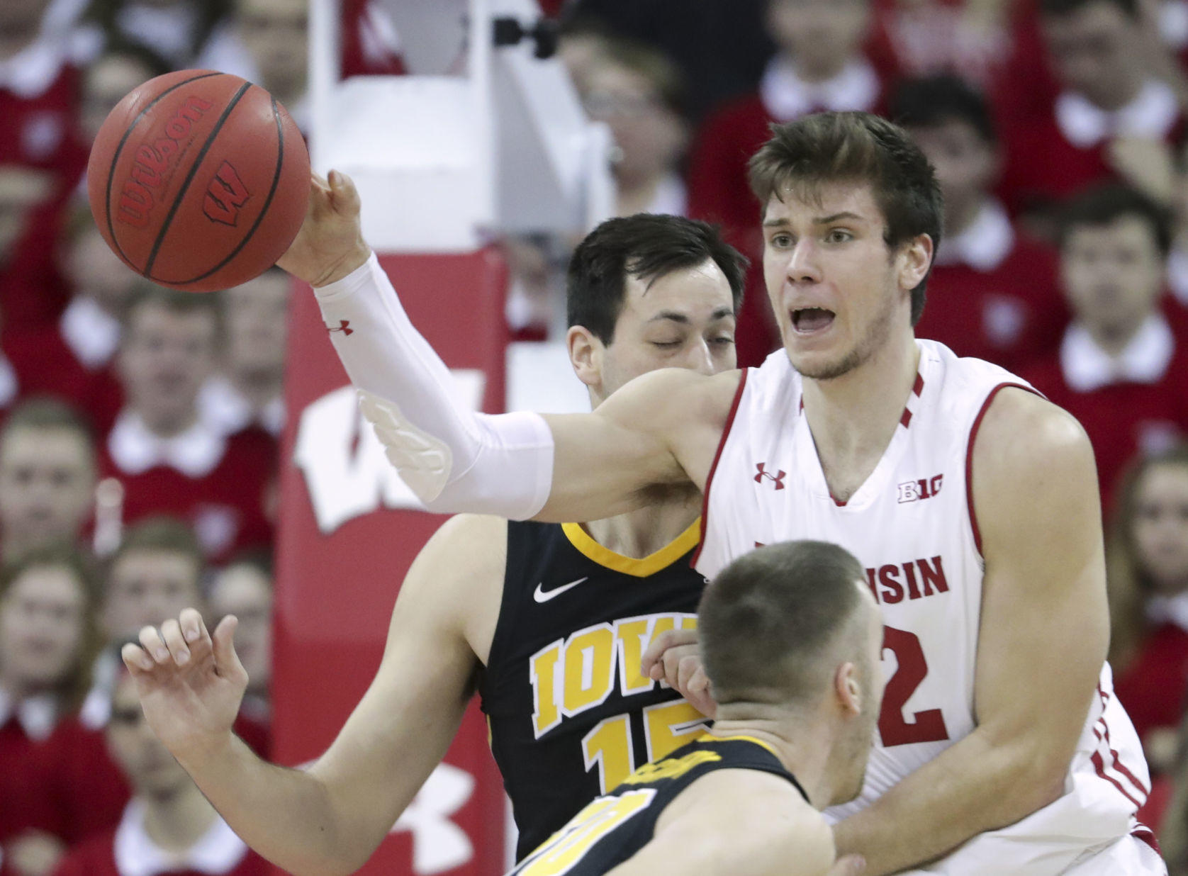 Badgers 65, Hawkeyes 45
